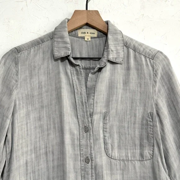 Cloth & Stone Washed Gray Tencel Button-Up Shirt, Hi-Low Hem – XS - Picture 2 of 7
